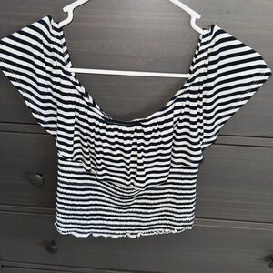 ⭐️ 95. 💗Abercrombie & Finch
Navy and white striped crop top
Size large